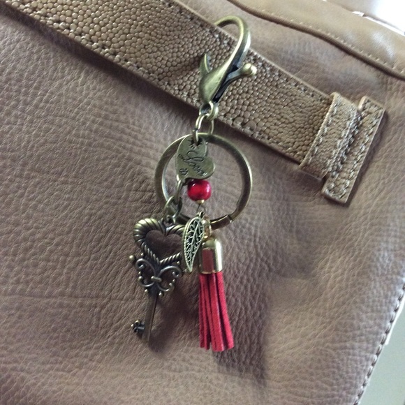 🍒 HEART KEY KEYCHAIN LOVE TASSEL LEAF BRONZE RED KEYS ACCESSORIES CLASP BEAD - Picture 3 of 7